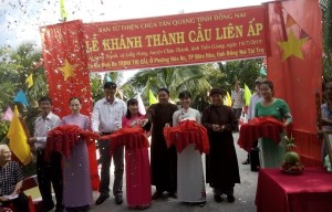 Cắt băng khánh thành khánh thành cầu liên ấp Long Thạnh A - ấp Nam, xã Long Hưng