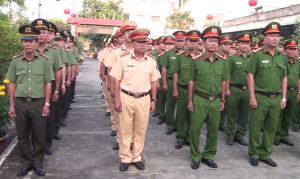 Cán bộ, chiến sĩ Công an huyện làm lễ ra quân tấn công tội  phạm đầu năm Canh Tý 2020